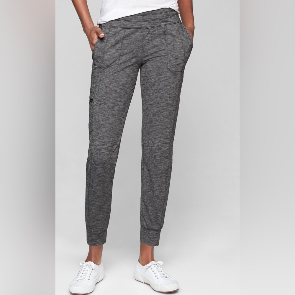 075 Athleta Metro Joggers / VS Sports Bra set